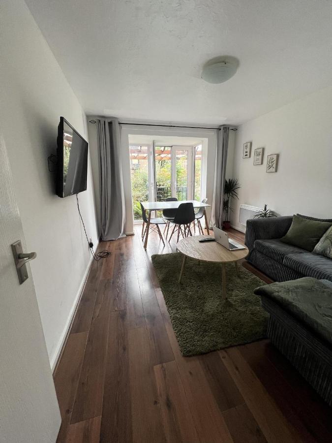 Canary Wharf Haven - Spacious & Homely Entire 1 Bedroom Flat London Exterior photo